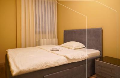 Banesë Në Shitje – 86 M² | Orientim Jug–Perëndim | Pranë Hotel Sirusi