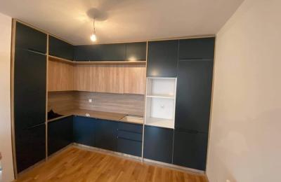 Ipet me qira banesa 3 dhomëshe në lagjen Arberi, afer Melodia PX, me sipërfaqe 80m2, kati 1-rë