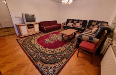 Ipet me qira kati i shtepis 100m2 kati 2 lagja Medresja