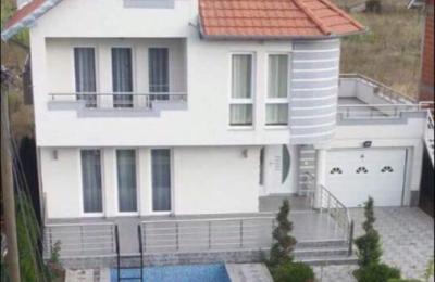 Shitet Shtepia 3 katshe 350m2 lagja Emshir