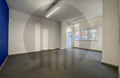 Zyre me 4 dhoma pune me qira në Qendër- Pejton