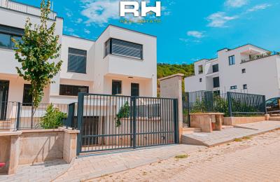 Shtëpi 330m² me QIRA në Sofali