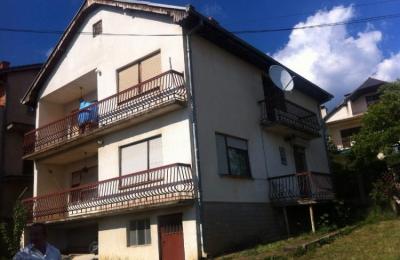 Shitet shtëpia 2 katëshe me 5 ari truall në Matiqan, me sipërfaqe 230m2