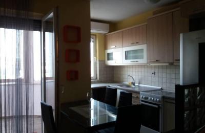 Ipet me qira banesa 3 dhomëshe 75m2 kati 5 Aktash