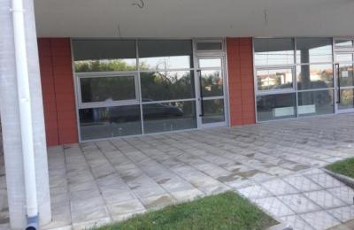 Shitet lokali afarist në lagjen Kalabria (Te Narteli), me siperfaqe 68m2, kati perdhesë.