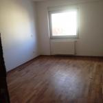 Ipet me qira banesa 3 dhomëshe 100m2 në lagjen Kodra e Diellit