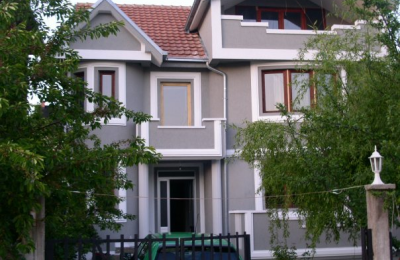 Shitet shtepia 3 katëshe sip. 230m2, 2.6 ari truall në lagjen Mati 1