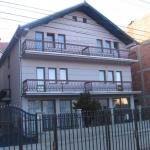 Shitet shtëpia 3 katëshe me 2 hyrje të ndara sip.380m2, sip e truallit 3.64 ari, në lagjen Velania.