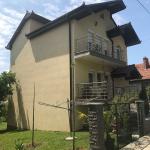 Shitet Shtepia me 3 Ari truall në lagjen Kolovic