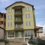 Shitet shtëpia 3 katëshe 600m2, me sipërfaqe të truallit 2.5 ari në Lagjen e Spitalit