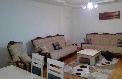 Ipet me qira banesa 3 dhomëshe 100m2 kati 3 në Qender