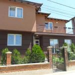 Shitet Shtepia 2 katshe me sipërfaqe 200m2, në lagjen Mati 1