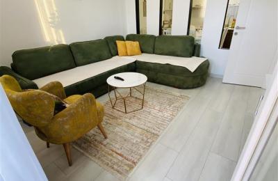 Shitet banesa 3 dhomshe 60m2 kati 4 TopHane