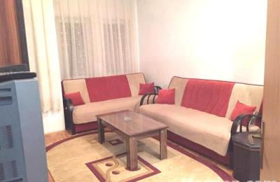 Ipet me qira banesa 2 dhomëshe 60m2 kati 1 në Fushë Kosovë