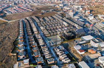 Shtëpi me 3 dhoma gjumi me qira në lagjen Qershia