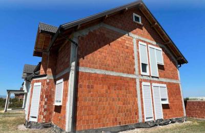 Ringa (Shitet Shtepia ne Talinovc te Muhaxherve)395/23