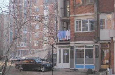 Lokal afarist per shitje ne lagjen Dardania, mbrapa Bast Trade-s, afer Stacionit te Autobisave, me siperfaqe 40m2 me letra, 80m2 fizike, kati Perdhese