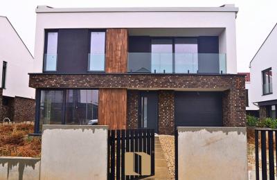 Shitet Shtëpia Në Lagjen Qëndresa: Sipërfaqe 240M2, Pamje Të Mrekullueshme