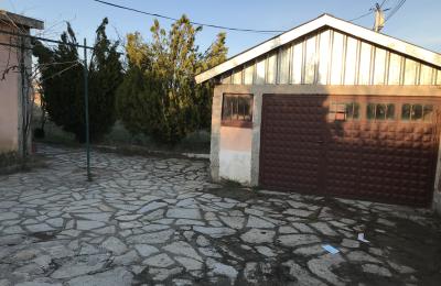 Shitet 6 Ari me gjith shtepi 2 katshëshe Fushë Kosovë