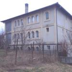 Shitet shtëpia 3 katëshe me 4 ari truall në lagjen Vreshta, me sipërfaqe 600m2 banim dhe 400m2 lokale