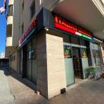 Market ne shitje buze rruge ne Plazh Durres.