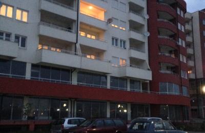 Ipet më qira banesa 2 dhomëshe 60m2 kati 4 në lagjen Arbëri