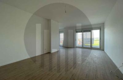 Banesë me 3 dhoma gjumi në shitje në lagjen Bregu I Diellit