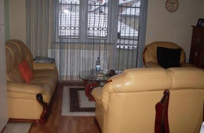 Ipet me qira banesa 3 dhomëshe 90m2 kati 1 Kodra e Diellit