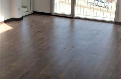 Ipet më qira banesa 4 dhomëshe 110m2 kati 1 në Mati 1