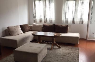 Ipet me qira banesa 2 dhomshe 66m2 kati 4 Fushe Kosove