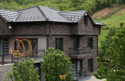 Shtëpia 350m² për #QIRA në Siqevë