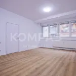 Ofrohet PËR QIRA Zyre tek sheshi "Zahir Pajaziti" në Prishtinë