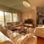 Shtëpi 420m² me Qira në Sofali