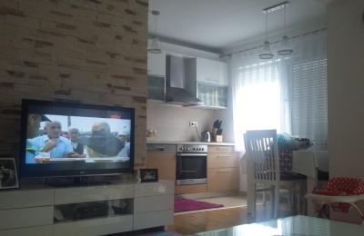 Shitet banesa 2 dhomëshe 60m2 kati 3 Kalabri (Emshir)