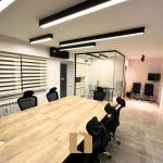 Zyrë Moderne Për Qera Te Kafet E Vogela – Hapësira Ideale Për Biznesin Tuaj!