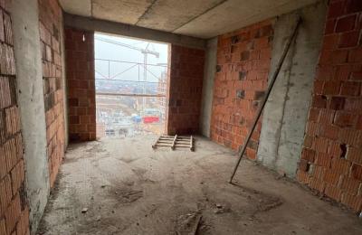 BANESA NE SHITJE TE FAZLI GRAJQEVCI NE FUSHE KOSOVE