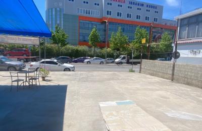 Dyqan me qera buzë rruge në Plazh – Pozicion perfekt për biznesin tuaj!