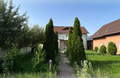 Ringa (Shitet Shtepia rr.Naim Beka)394/23